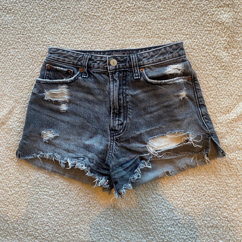 abercrombie and fitch black distressed denim shorts!!